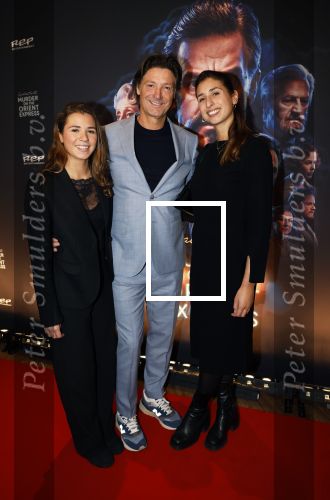 Zaandam 26 november 2023
Premiere van murder on the orient ezpress in het zaantheater. Rick Engelkes met zijn dochters