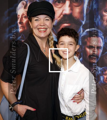 Zaandam 26 november 2023
Premiere van murder on the orient ezpress in het zaantheater. Roos Schlikker met zoon