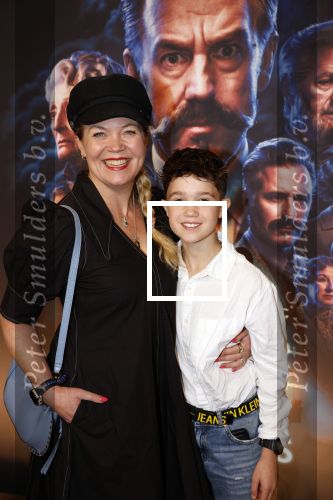 Zaandam 26 november 2023
Premiere van murder on the orient ezpress in het zaantheater. Roos Schlikker met zoon