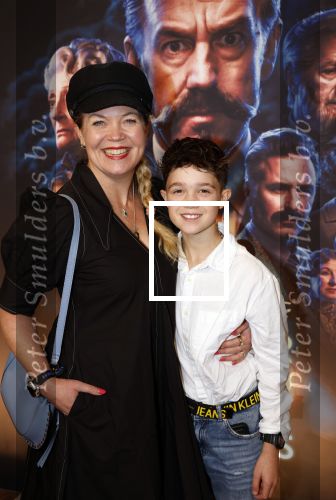Zaandam 26 november 2023
Premiere van murder on the orient ezpress in het zaantheater. Roos Schlikker met zoon