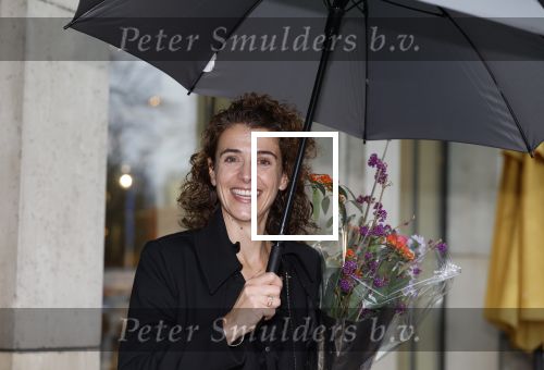 Den Haag 13 november 2023
In aanloop naar de Tweede Kamerverkiezingen organiseren de vrouwenbladen Libelle, Margriet, Flair en Nouveau gezamenlijk het VerkiezingscafÃ©. De vier hoofdredacteuren verwelkomen prominente vrouwen op de kieslijst van de grootste politieke partijen.
Op maandag 13 november 2023 gaan vooraanstaande vrouwelijke politici van verschillende partijen met elkaar in debat, onder leiding van journaliste Diana Matroos. Hoofdredacteuren Hilmar Mulder (Libelle), Helene van Santen (Margriet), Marije Veerman (Flair) en Claudia Straatmans (Nouveau) praten met hen over de belangrijkste themaâ€™s die hun lezeressen aangaan.
De volgende vrouwelijke politici schuiven aan om te vertellen waarvoor zij staan tijdens de Tweede Kamerverkiezingen: Sophie Hermans (VVD), Caroline van der Plas (BBB), Lisa Westerveld (GroenLinks/PvdA), Hilde Palland (CDA), JoÃ«lle Gooijer (ChristenUnie), Anne-Marijke Podt (D66) en Lilian Marijnissen (SP). Alles speelt zich af bij Dudok.