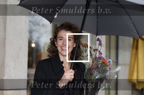 Den Haag 13 november 2023
In aanloop naar de Tweede Kamerverkiezingen organiseren de vrouwenbladen Libelle, Margriet, Flair en Nouveau gezamenlijk het VerkiezingscafÃ©. De vier hoofdredacteuren verwelkomen prominente vrouwen op de kieslijst van de grootste politieke partijen.
Op maandag 13 november 2023 gaan vooraanstaande vrouwelijke politici van verschillende partijen met elkaar in debat, onder leiding van journaliste Diana Matroos. Hoofdredacteuren Hilmar Mulder (Libelle), Helene van Santen (Margriet), Marije Veerman (Flair) en Claudia Straatmans (Nouveau) praten met hen over de belangrijkste themaâ€™s die hun lezeressen aangaan.
De volgende vrouwelijke politici schuiven aan om te vertellen waarvoor zij staan tijdens de Tweede Kamerverkiezingen: Sophie Hermans (VVD), Caroline van der Plas (BBB), Lisa Westerveld (GroenLinks/PvdA), Hilde Palland (CDA), JoÃ«lle Gooijer (ChristenUnie), Anne-Marijke Podt (D66) en Lilian Marijnissen (SP). Alles speelt zich af bij Dudok.