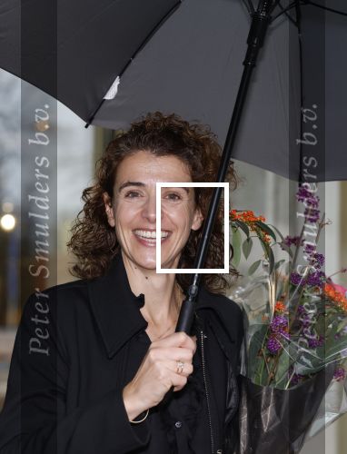 Den Haag 13 november 2023
In aanloop naar de Tweede Kamerverkiezingen organiseren de vrouwenbladen Libelle, Margriet, Flair en Nouveau gezamenlijk het VerkiezingscafÃ©. De vier hoofdredacteuren verwelkomen prominente vrouwen op de kieslijst van de grootste politieke partijen.
Op maandag 13 november 2023 gaan vooraanstaande vrouwelijke politici van verschillende partijen met elkaar in debat, onder leiding van journaliste Diana Matroos. Hoofdredacteuren Hilmar Mulder (Libelle), Helene van Santen (Margriet), Marije Veerman (Flair) en Claudia Straatmans (Nouveau) praten met hen over de belangrijkste themaâ€™s die hun lezeressen aangaan.
De volgende vrouwelijke politici schuiven aan om te vertellen waarvoor zij staan tijdens de Tweede Kamerverkiezingen: Sophie Hermans (VVD), Caroline van der Plas (BBB), Lisa Westerveld (GroenLinks/PvdA), Hilde Palland (CDA), JoÃ«lle Gooijer (ChristenUnie), Anne-Marijke Podt (D66) en Lilian Marijnissen (SP). Alles speelt zich af bij Dudok.