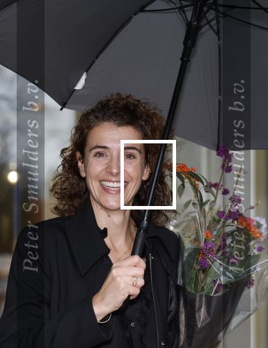 Den Haag 13 november 2023
In aanloop naar de Tweede Kamerverkiezingen organiseren de vrouwenbladen Libelle, Margriet, Flair en Nouveau gezamenlijk het VerkiezingscafÃ©. De vier hoofdredacteuren verwelkomen prominente vrouwen op de kieslijst van de grootste politieke partijen.
Op maandag 13 november 2023 gaan vooraanstaande vrouwelijke politici van verschillende partijen met elkaar in debat, onder leiding van journaliste Diana Matroos. Hoofdredacteuren Hilmar Mulder (Libelle), Helene van Santen (Margriet), Marije Veerman (Flair) en Claudia Straatmans (Nouveau) praten met hen over de belangrijkste themaâ€™s die hun lezeressen aangaan.
De volgende vrouwelijke politici schuiven aan om te vertellen waarvoor zij staan tijdens de Tweede Kamerverkiezingen: Sophie Hermans (VVD), Caroline van der Plas (BBB), Lisa Westerveld (GroenLinks/PvdA), Hilde Palland (CDA), JoÃ«lle Gooijer (ChristenUnie), Anne-Marijke Podt (D66) en Lilian Marijnissen (SP). Alles speelt zich af bij Dudok.