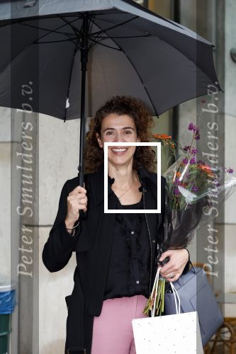Den Haag 13 november 2023
In aanloop naar de Tweede Kamerverkiezingen organiseren de vrouwenbladen Libelle, Margriet, Flair en Nouveau gezamenlijk het VerkiezingscafÃ©. De vier hoofdredacteuren verwelkomen prominente vrouwen op de kieslijst van de grootste politieke partijen.
Op maandag 13 november 2023 gaan vooraanstaande vrouwelijke politici van verschillende partijen met elkaar in debat, onder leiding van journaliste Diana Matroos. Hoofdredacteuren Hilmar Mulder (Libelle), Helene van Santen (Margriet), Marije Veerman (Flair) en Claudia Straatmans (Nouveau) praten met hen over de belangrijkste themaâ€™s die hun lezeressen aangaan.
De volgende vrouwelijke politici schuiven aan om te vertellen waarvoor zij staan tijdens de Tweede Kamerverkiezingen: Sophie Hermans (VVD), Caroline van der Plas (BBB), Lisa Westerveld (GroenLinks/PvdA), Hilde Palland (CDA), JoÃ«lle Gooijer (ChristenUnie), Anne-Marijke Podt (D66) en Lilian Marijnissen (SP). Alles speelt zich af bij Dudok.