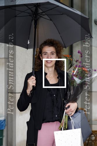 Den Haag 13 november 2023
In aanloop naar de Tweede Kamerverkiezingen organiseren de vrouwenbladen Libelle, Margriet, Flair en Nouveau gezamenlijk het VerkiezingscafÃ©. De vier hoofdredacteuren verwelkomen prominente vrouwen op de kieslijst van de grootste politieke partijen.
Op maandag 13 november 2023 gaan vooraanstaande vrouwelijke politici van verschillende partijen met elkaar in debat, onder leiding van journaliste Diana Matroos. Hoofdredacteuren Hilmar Mulder (Libelle), Helene van Santen (Margriet), Marije Veerman (Flair) en Claudia Straatmans (Nouveau) praten met hen over de belangrijkste themaâ€™s die hun lezeressen aangaan.
De volgende vrouwelijke politici schuiven aan om te vertellen waarvoor zij staan tijdens de Tweede Kamerverkiezingen: Sophie Hermans (VVD), Caroline van der Plas (BBB), Lisa Westerveld (GroenLinks/PvdA), Hilde Palland (CDA), JoÃ«lle Gooijer (ChristenUnie), Anne-Marijke Podt (D66) en Lilian Marijnissen (SP). Alles speelt zich af bij Dudok.