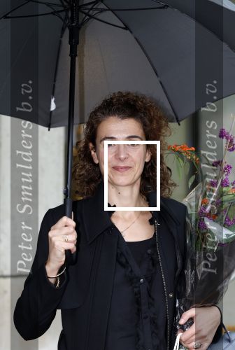 Den Haag 13 november 2023
In aanloop naar de Tweede Kamerverkiezingen organiseren de vrouwenbladen Libelle, Margriet, Flair en Nouveau gezamenlijk het VerkiezingscafÃ©. De vier hoofdredacteuren verwelkomen prominente vrouwen op de kieslijst van de grootste politieke partijen.
Op maandag 13 november 2023 gaan vooraanstaande vrouwelijke politici van verschillende partijen met elkaar in debat, onder leiding van journaliste Diana Matroos. Hoofdredacteuren Hilmar Mulder (Libelle), Helene van Santen (Margriet), Marije Veerman (Flair) en Claudia Straatmans (Nouveau) praten met hen over de belangrijkste themaâ€™s die hun lezeressen aangaan.
De volgende vrouwelijke politici schuiven aan om te vertellen waarvoor zij staan tijdens de Tweede Kamerverkiezingen: Sophie Hermans (VVD), Caroline van der Plas (BBB), Lisa Westerveld (GroenLinks/PvdA), Hilde Palland (CDA), JoÃ«lle Gooijer (ChristenUnie), Anne-Marijke Podt (D66) en Lilian Marijnissen (SP). Alles speelt zich af bij Dudok.