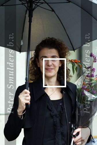 Den Haag 13 november 2023
In aanloop naar de Tweede Kamerverkiezingen organiseren de vrouwenbladen Libelle, Margriet, Flair en Nouveau gezamenlijk het VerkiezingscafÃ©. De vier hoofdredacteuren verwelkomen prominente vrouwen op de kieslijst van de grootste politieke partijen.
Op maandag 13 november 2023 gaan vooraanstaande vrouwelijke politici van verschillende partijen met elkaar in debat, onder leiding van journaliste Diana Matroos. Hoofdredacteuren Hilmar Mulder (Libelle), Helene van Santen (Margriet), Marije Veerman (Flair) en Claudia Straatmans (Nouveau) praten met hen over de belangrijkste themaâ€™s die hun lezeressen aangaan.
De volgende vrouwelijke politici schuiven aan om te vertellen waarvoor zij staan tijdens de Tweede Kamerverkiezingen: Sophie Hermans (VVD), Caroline van der Plas (BBB), Lisa Westerveld (GroenLinks/PvdA), Hilde Palland (CDA), JoÃ«lle Gooijer (ChristenUnie), Anne-Marijke Podt (D66) en Lilian Marijnissen (SP). Alles speelt zich af bij Dudok.
