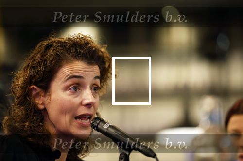 Den Haag 13 november 2023
In aanloop naar de Tweede Kamerverkiezingen organiseren de vrouwenbladen Libelle, Margriet, Flair en Nouveau gezamenlijk het VerkiezingscafÃ©. De vier hoofdredacteuren verwelkomen prominente vrouwen op de kieslijst van de grootste politieke partijen.
Op maandag 13 november 2023 gaan vooraanstaande vrouwelijke politici van verschillende partijen met elkaar in debat, onder leiding van journaliste Diana Matroos. Hoofdredacteuren Hilmar Mulder (Libelle), Helene van Santen (Margriet), Marije Veerman (Flair) en Claudia Straatmans (Nouveau) praten met hen over de belangrijkste themaâ€™s die hun lezeressen aangaan.
De volgende vrouwelijke politici schuiven aan om te vertellen waarvoor zij staan tijdens de Tweede Kamerverkiezingen: Sophie Hermans (VVD), Caroline van der Plas (BBB), Lisa Westerveld (GroenLinks/PvdA), Hilde Palland (CDA), JoÃ«lle Gooijer (ChristenUnie), Anne-Marijke Podt (D66) en Lilian Marijnissen (SP). Alles speelt zich af bij Dudok.