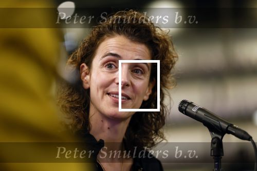 Den Haag 13 november 2023
In aanloop naar de Tweede Kamerverkiezingen organiseren de vrouwenbladen Libelle, Margriet, Flair en Nouveau gezamenlijk het VerkiezingscafÃ©. De vier hoofdredacteuren verwelkomen prominente vrouwen op de kieslijst van de grootste politieke partijen.
Op maandag 13 november 2023 gaan vooraanstaande vrouwelijke politici van verschillende partijen met elkaar in debat, onder leiding van journaliste Diana Matroos. Hoofdredacteuren Hilmar Mulder (Libelle), Helene van Santen (Margriet), Marije Veerman (Flair) en Claudia Straatmans (Nouveau) praten met hen over de belangrijkste themaâ€™s die hun lezeressen aangaan.
De volgende vrouwelijke politici schuiven aan om te vertellen waarvoor zij staan tijdens de Tweede Kamerverkiezingen: Sophie Hermans (VVD), Caroline van der Plas (BBB), Lisa Westerveld (GroenLinks/PvdA), Hilde Palland (CDA), JoÃ«lle Gooijer (ChristenUnie), Anne-Marijke Podt (D66) en Lilian Marijnissen (SP). Alles speelt zich af bij Dudok.