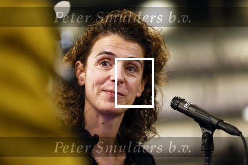 Den Haag 13 november 2023
In aanloop naar de Tweede Kamerverkiezingen organiseren de vrouwenbladen Libelle, Margriet, Flair en Nouveau gezamenlijk het VerkiezingscafÃ©. De vier hoofdredacteuren verwelkomen prominente vrouwen op de kieslijst van de grootste politieke partijen.
Op maandag 13 november 2023 gaan vooraanstaande vrouwelijke politici van verschillende partijen met elkaar in debat, onder leiding van journaliste Diana Matroos. Hoofdredacteuren Hilmar Mulder (Libelle), Helene van Santen (Margriet), Marije Veerman (Flair) en Claudia Straatmans (Nouveau) praten met hen over de belangrijkste themaâ€™s die hun lezeressen aangaan.
De volgende vrouwelijke politici schuiven aan om te vertellen waarvoor zij staan tijdens de Tweede Kamerverkiezingen: Sophie Hermans (VVD), Caroline van der Plas (BBB), Lisa Westerveld (GroenLinks/PvdA), Hilde Palland (CDA), JoÃ«lle Gooijer (ChristenUnie), Anne-Marijke Podt (D66) en Lilian Marijnissen (SP). Alles speelt zich af bij Dudok.
