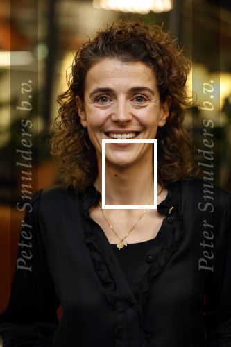 Den Haag 13 november 2023
In aanloop naar de Tweede Kamerverkiezingen organiseren de vrouwenbladen Libelle, Margriet, Flair en Nouveau gezamenlijk het VerkiezingscafÃ©. De vier hoofdredacteuren verwelkomen prominente vrouwen op de kieslijst van de grootste politieke partijen.
Op maandag 13 november 2023 gaan vooraanstaande vrouwelijke politici van verschillende partijen met elkaar in debat, onder leiding van journaliste Diana Matroos. Hoofdredacteuren Hilmar Mulder (Libelle), Helene van Santen (Margriet), Marije Veerman (Flair) en Claudia Straatmans (Nouveau) praten met hen over de belangrijkste themaâ€™s die hun lezeressen aangaan.
De volgende vrouwelijke politici schuiven aan om te vertellen waarvoor zij staan tijdens de Tweede Kamerverkiezingen: Sophie Hermans (VVD), Caroline van der Plas (BBB), Lisa Westerveld (GroenLinks/PvdA), Hilde Palland (CDA), JoÃ«lle Gooijer (ChristenUnie), Anne-Marijke Podt (D66) en Lilian Marijnissen (SP). Alles speelt zich af bij Dudok.