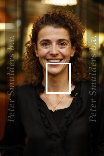 Den Haag 13 november 2023
In aanloop naar de Tweede Kamerverkiezingen organiseren de vrouwenbladen Libelle, Margriet, Flair en Nouveau gezamenlijk het VerkiezingscafÃ©. De vier hoofdredacteuren verwelkomen prominente vrouwen op de kieslijst van de grootste politieke partijen.
Op maandag 13 november 2023 gaan vooraanstaande vrouwelijke politici van verschillende partijen met elkaar in debat, onder leiding van journaliste Diana Matroos. Hoofdredacteuren Hilmar Mulder (Libelle), Helene van Santen (Margriet), Marije Veerman (Flair) en Claudia Straatmans (Nouveau) praten met hen over de belangrijkste themaâ€™s die hun lezeressen aangaan.
De volgende vrouwelijke politici schuiven aan om te vertellen waarvoor zij staan tijdens de Tweede Kamerverkiezingen: Sophie Hermans (VVD), Caroline van der Plas (BBB), Lisa Westerveld (GroenLinks/PvdA), Hilde Palland (CDA), JoÃ«lle Gooijer (ChristenUnie), Anne-Marijke Podt (D66) en Lilian Marijnissen (SP). Alles speelt zich af bij Dudok.