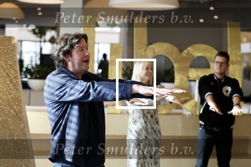 Hoofddorp 14 november 2023
Presentatie Libello ( libelle) voor mannen met op de cover Kees Tol .
Ook Steven Kazan en Hilmar Mulder waren aawezig bij de DPG. Steven en Matthijs Albers