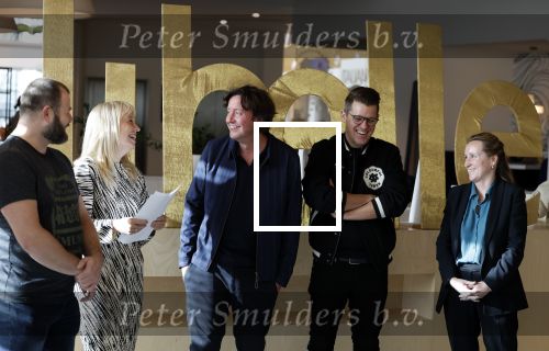Hoofddorp 14 november 2023
Prsentatie Libello met op de cover Kees Tol .
Verder aanwezig Stven kazan en hoofdredakteur Hilmar Mulder