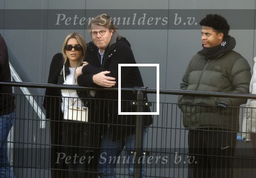 Amsterdam 11 november 2023
Damian v d Vaart in Ajax O18 tegen fc Den Haag op de toekomst. Zijn moeder Sylvie Meis en vriend Wim Beelen zijn aanwezig.