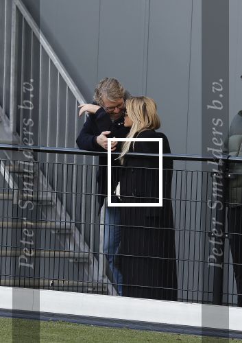 Amsterdam 11 november 2023
Damian v d Vaart in Ajax O18 tegen fc Den Haag op de toekomst. Zijn moeder Sylvie Meis en vriend Wim Beelen zijn aanwezig.