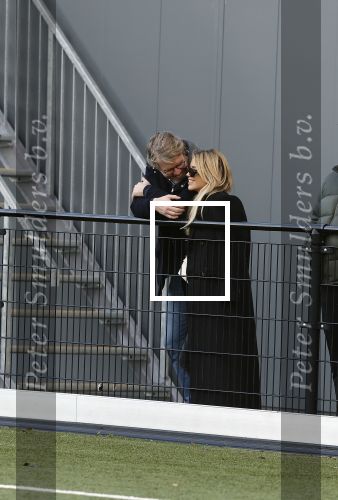 Amsterdam 11 november 2023
Damian v d Vaart in Ajax O18 tegen fc Den Haag op de toekomst. Zijn moeder Sylvie Meis en vriend Wim Beelen zijn aanwezig.