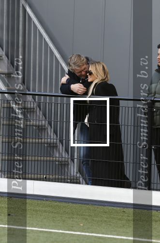Amsterdam 11 november 2023
Damian v d Vaart in Ajax O18 tegen fc Den Haag op de toekomst. Zijn moeder Sylvie Meis en vriend Wim Beelen zijn aanwezig.