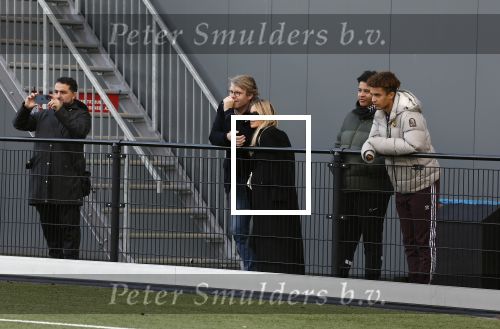 Amsterdam 11 november 2023
Damian v d Vaart in Ajax O18 tegen fc Den Haag op de toekomst. Zijn moeder Sylvie Meis en vriend Wim Beelen zijn aanwezig.