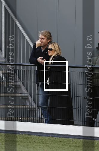 Amsterdam 11 november 2023
Damian v d Vaart in Ajax O18 tegen fc Den Haag op de toekomst. Zijn moeder Sylvie Meis en vriend Wim Beelen zijn aanwezig.