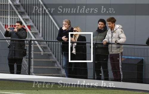 Amsterdam 11 november 2023
Damian v d Vaart in Ajax O18 tegen fc Den Haag op de toekomst. Zijn moeder Sylvie Meis en vriend Wim Beelen zijn aanwezig.