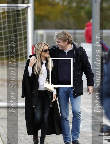 Amsterdam 11 november 2023
Damian v d Vaart in Ajax O18 tegen fc Den Haag op de toekomst. Zijn moeder Sylvie Meis en vriend Wim Beelen zijn aanwezig.