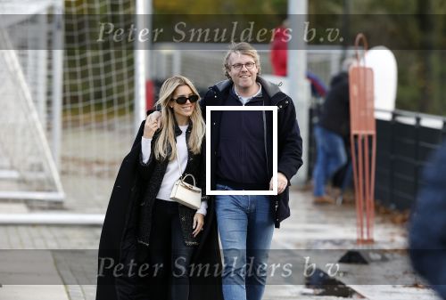 Amsterdam 11 november 2023
Damian v d Vaart in Ajax O18 tegen fc Den Haag op de toekomst. Zijn moeder Sylvie Meis en vriend Wim Beelen zijn aanwezig.