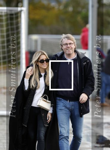 Amsterdam 11 november 2023
Damian v d Vaart in Ajax O18 tegen fc Den Haag op de toekomst. Zijn moeder Sylvie Meis en vriend Wim Beelen zijn aanwezig.