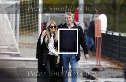 Amsterdam 11 november 2023
Damian v d Vaart in Ajax O18 tegen fc Den Haag op de toekomst. Zijn moeder Sylvie Meis en vriend Wim Beelen zijn aanwezig.