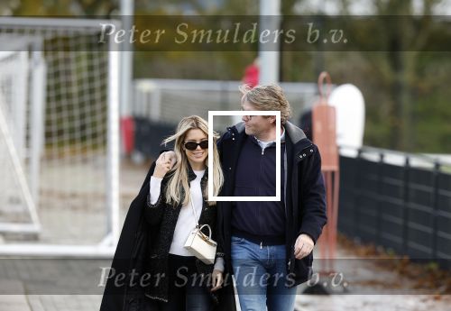 Amsterdam 11 november 2023
Damian v d Vaart in Ajax O18 tegen fc Den Haag op de toekomst. Zijn moeder Sylvie Meis en vriend Wim Beelen zijn aanwezig.
