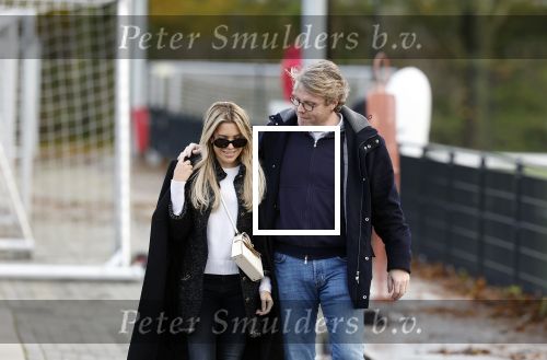 Amsterdam 11 november 2023
Damian v d Vaart in Ajax O18 tegen fc Den Haag op de toekomst. Zijn moeder Sylvie Meis en vriend Wim Beelen zijn aanwezig.