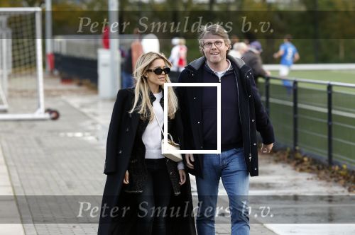 Amsterdam 11 november 2023
Damian v d Vaart in Ajax O18 tegen fc Den Haag op de toekomst. Zijn moeder Sylvie Meis en vriend Wim Beelen zijn aanwezig.