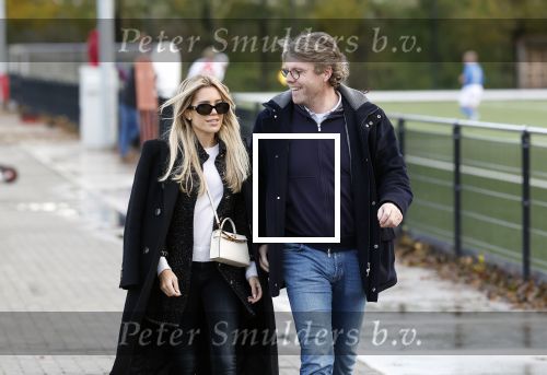 Amsterdam 11 november 2023
Damian v d Vaart in Ajax O18 tegen fc Den Haag op de toekomst. Zijn moeder Sylvie Meis en vriend Wim Beelen zijn aanwezig.