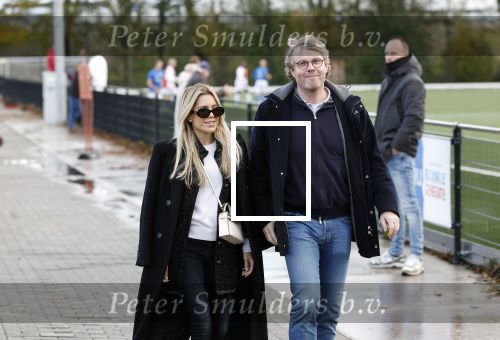 Amsterdam 11 november 2023
Damian v d Vaart in Ajax O18 tegen fc Den Haag op de toekomst. Zijn moeder Sylvie Meis en vriend Wim Beelen zijn aanwezig.
