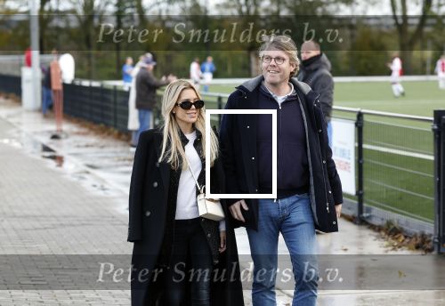 Amsterdam 11 november 2023
Damian v d Vaart in Ajax O18 tegen fc Den Haag op de toekomst. Zijn moeder Sylvie Meis en vriend Wim Beelen zijn aanwezig.