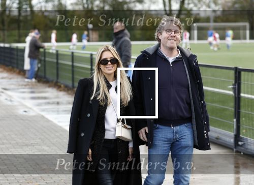 Amsterdam 11 november 2023
Damian v d Vaart in Ajax O18 tegen fc Den Haag op de toekomst. Zijn moeder Sylvie Meis en vriend Wim Beelen zijn aanwezig.