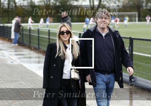 Amsterdam 11 november 2023
Damian v d Vaart in Ajax O18 tegen fc Den Haag op de toekomst. Zijn moeder Sylvie Meis en vriend Wim Beelen zijn aanwezig.