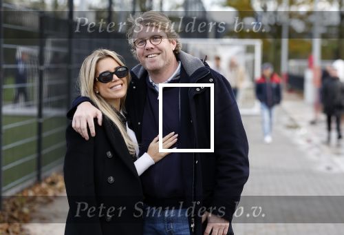 Amsterdam 11 november 2023
Damian v d Vaart in Ajax O18 tegen fc Den Haag op de toekomst. Zijn moeder Sylvie Meis en vriend Wim Beelen zijn aanwezig.