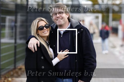 Amsterdam 11 november 2023
Damian v d Vaart in Ajax O18 tegen fc Den Haag op de toekomst. Zijn moeder Sylvie Meis en vriend Wim Beelen zijn aanwezig.