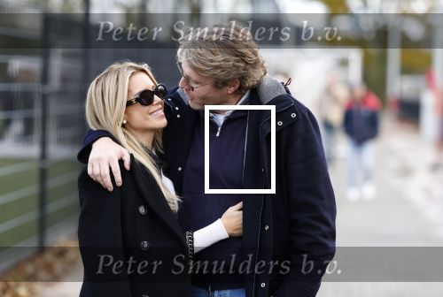 Amsterdam 11 november 2023
Damian v d Vaart in Ajax O18 tegen fc Den Haag op de toekomst. Zijn moeder Sylvie Meis en vriend Wim Beelen zijn aanwezig.