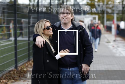 Amsterdam 11 november 2023
Damian v d Vaart in Ajax O18 tegen fc Den Haag op de toekomst. Zijn moeder Sylvie Meis en vriend Wim Beelen zijn aanwezig.
