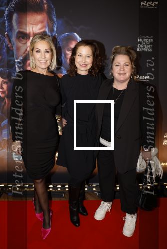 Zaandam 26 november 2023
Premiere van murder on the orient ezpress in het zaantheater. Tanja Jess Sandra Mattie en Rian Gerritsen