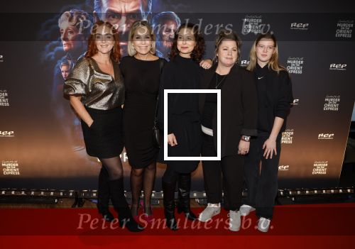 Zaandam 26 november 2023
Premiere van murder on the orient ezpress in het zaantheater. Tanja Jess Sandra Mattie en Rian Gerritsen