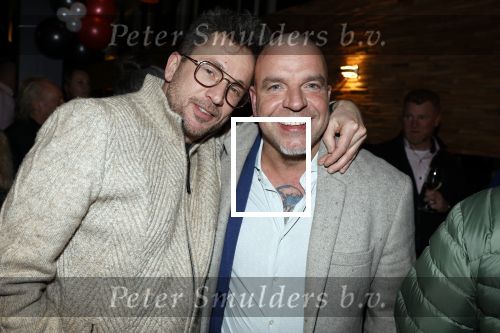 IJsselstin 27 november 2023
Boekpresentatie Glenn Helder . Wesley Sneijder krijgt het eerste exemplaar.
Tom Staal en Andy v d Meijde