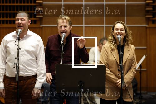 Hilversum 19 november 2023
Presentatie kijkbuisvrienden met oa Loeki Knol
Tony Neef
Maroesja Lacunes
Barrie Stevens
Bram Biesterveld.
Ydwer Bosma is de producent.
Tony Neef en Marlijn v Dijk