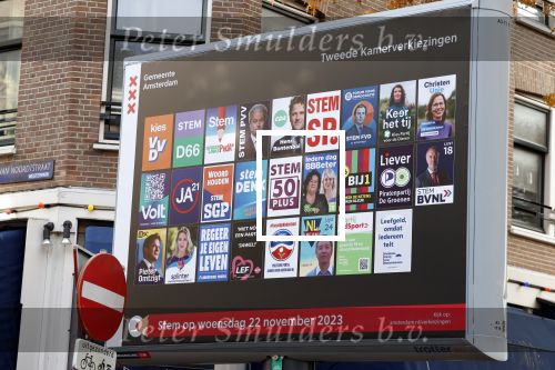 Amsterdam 12 november 2023
Op 22 november zijn de verkiezingen . Overal staan Abri\'s