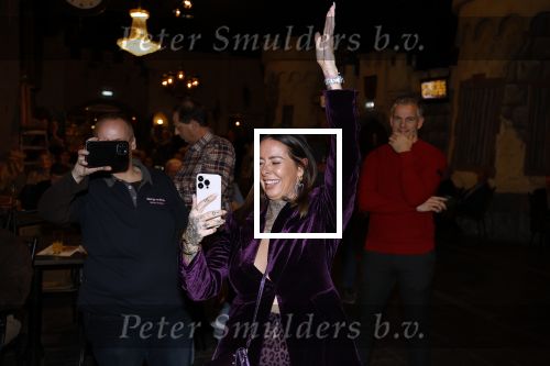 Asten 2 november 2023
Boekpresentatie Peter Gillis op park Prinsesmeer.
Aanwezig vriendin Wendy v Hout en zijn kinderen Mark Inge en Ruud . Mark Baanders reikte het eerste boek uit.