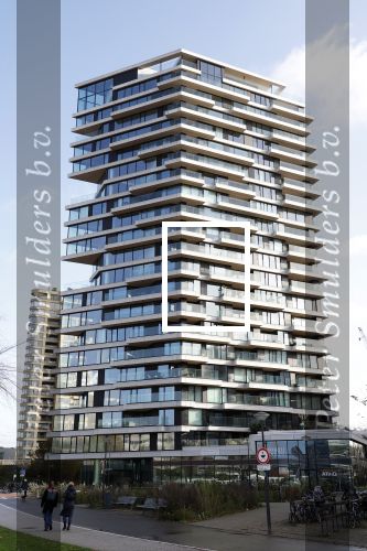 Amsterdam 19 november 2023
Wim Beelen de vriend van Sylvie Meis woont in een penthouse naast George Marina waar ze elkaar voor het eerst ontmoet hebben .
