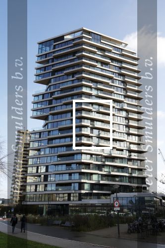 Amsterdam 19 november 2023
Wim Beelen de vriend van Sylvie Meis woont in een penthouse naast George Marina waar ze elkaar voor het eerst ontmoet hebben .